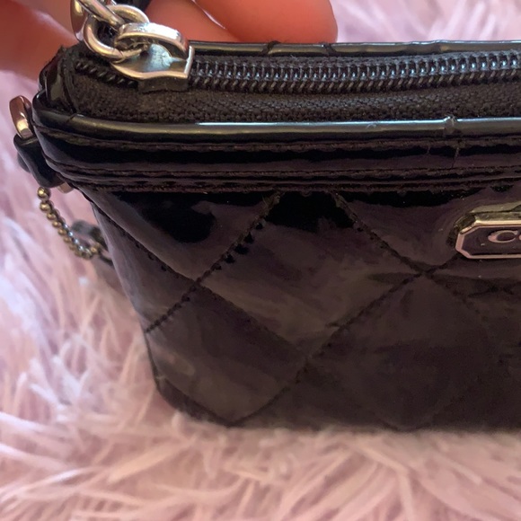 Black shiny Coach wristlet - Picture 4 of 5